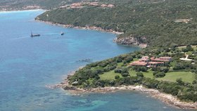 Berlusconiho Villa Certosa na Sardinii je na prodej. V minulosti tam hostil i Putina.