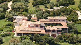 Berlusconiho Villa Certosa na Sardinii je na prodej. V minulosti tam hostil i Putina
