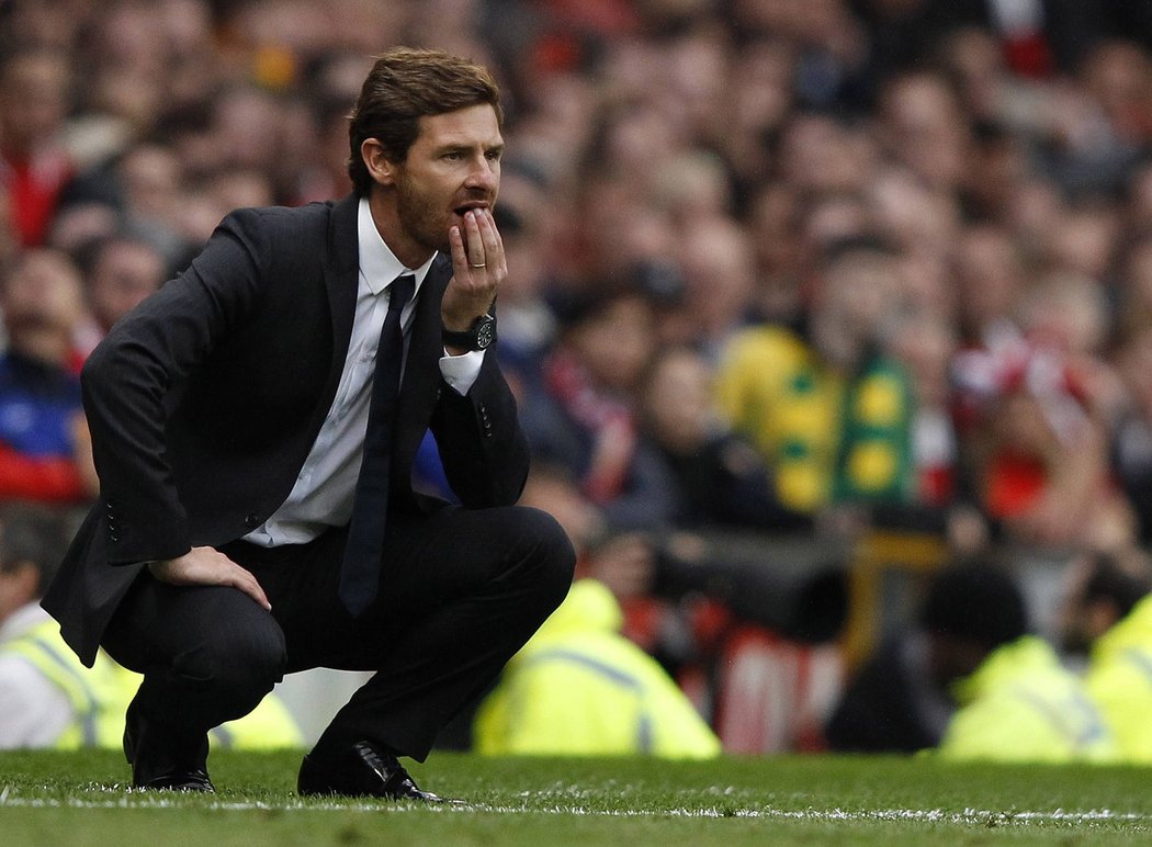 Zamyšlený André Villas-Boas tentokrát na soupeře nedokázal účinnou taktiku vymyslet.