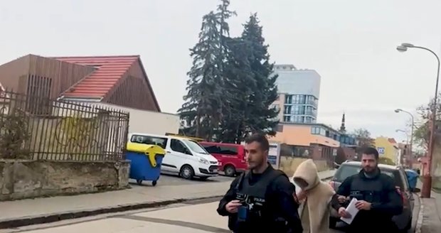 Záběry z převozu Vilmy Cibulkové k soudu zveřejnila slovenská média. Záběry z převozu Vilmy Cibulkové k soudu zveřejnila slovenská média.