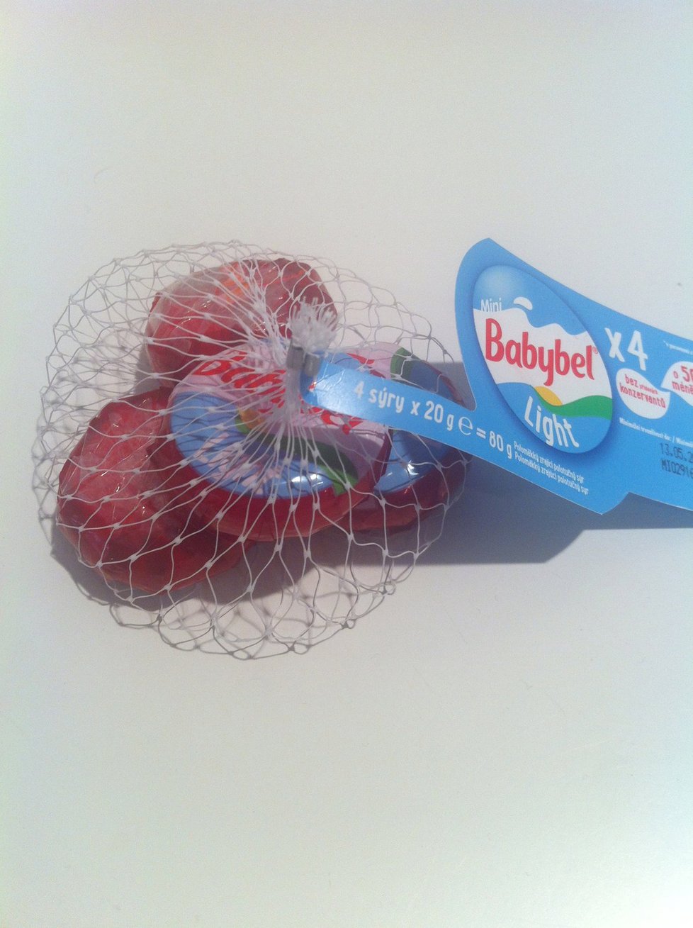 mini Babybel light energetická hodnota 870 kJ / 100 g sůl 1,8 g tuk 12 g