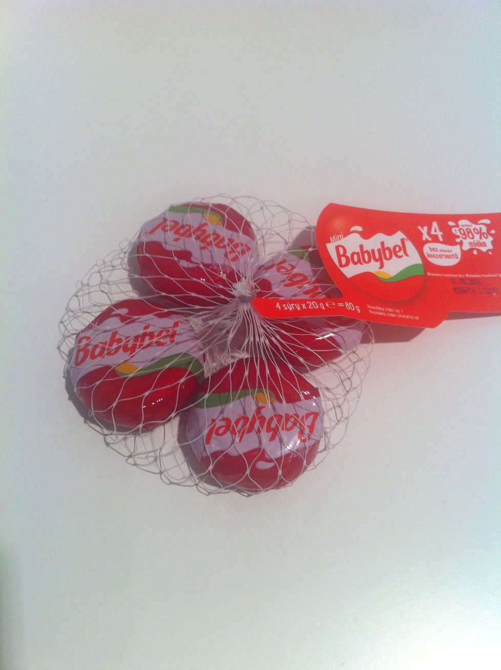 mini Babybel  energetická hodnota 1260 kJ / 100 g sůl 1,8 g tuk 24 g