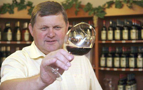 Josef Valihrach z Krumvíře získal bronz na jedné z nejprestižnějších světových soutěží Chardonnay du Monde ve Francii.