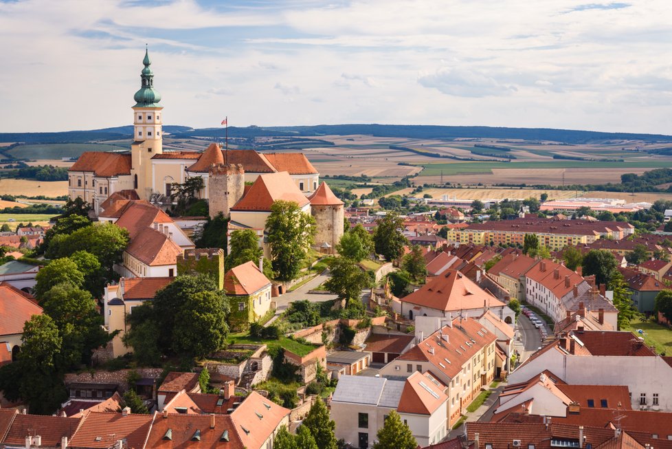 Domácí cestovní ruch v sezoně meziročně vzrostl o pět procent, nejnavštěvovanější destinací je jižní Morava.