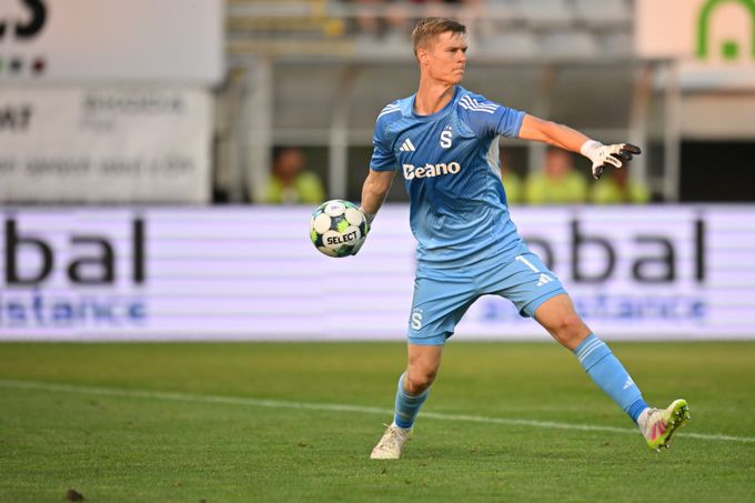 POLEMIKA: Nová jednička za Vindahla? ANO, i jako vzkaz Slavii. NE, až v létě POLEMIKA: Nová jednička za Vindahla? ANO, i jako vzkaz Slavii. NE, až v létě