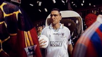 Když tam není míč, kopni do čehokoli jiného: Fotbalový flamendr Vinnie Jones se prostřílel do Hollywoodu Když tam není míč, kopni do čehokoli jiného: Fotbalový flamendr Vinnie Jones se prostřílel do Hollywoodu