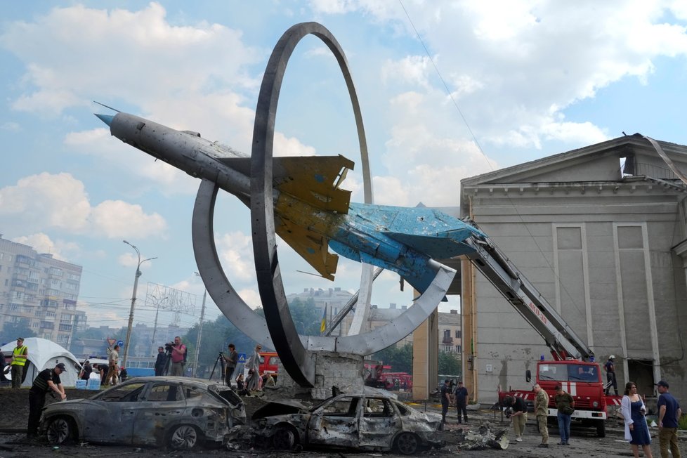 Vinnycja: Záchranné práce po zásahu ruskou raketou
