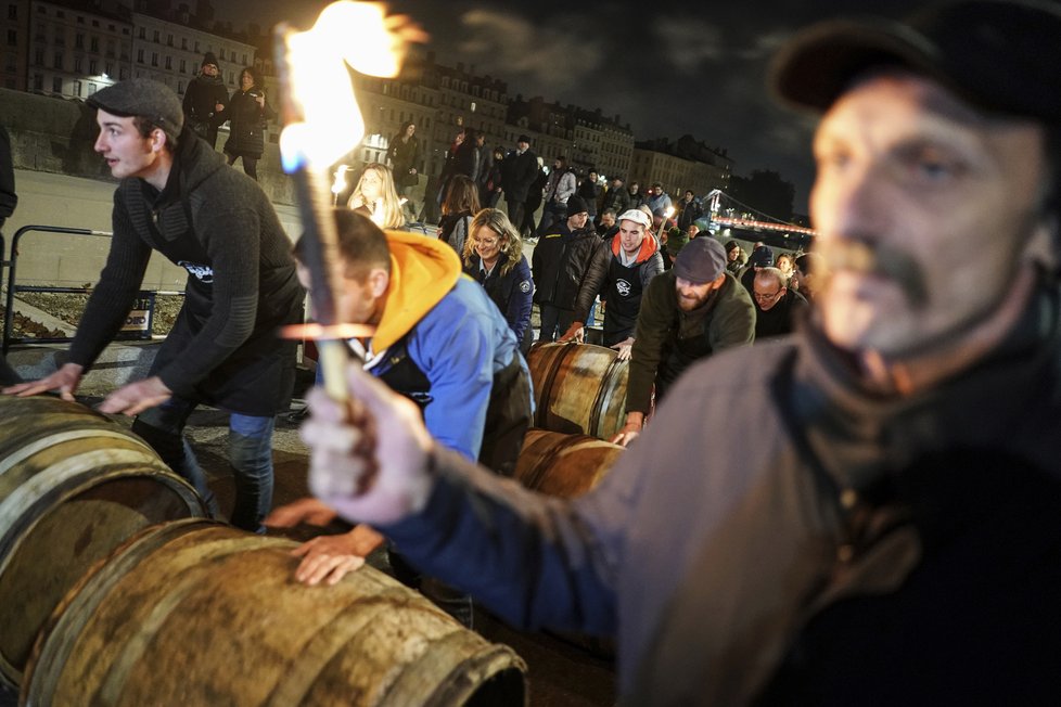 Ve Francii byl zahájen prodej mladého vína beaujolais (21. 11 2019)