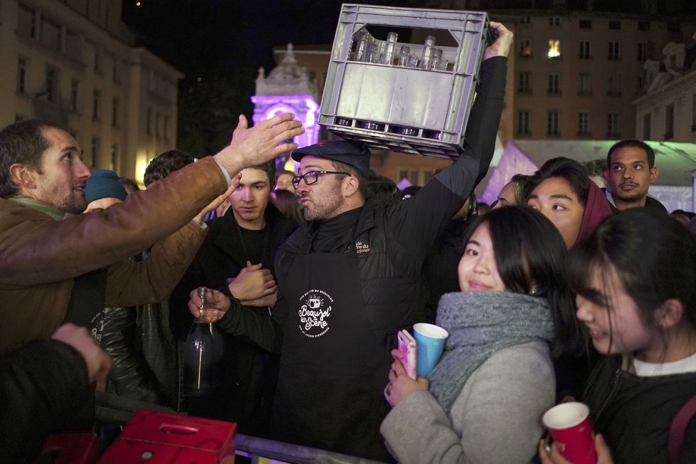 Ve Francii byl zahájen prodej mladého vína beaujolais (21. 11 2019)