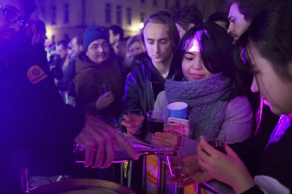 Ve Francii byl zahájen prodej mladého vína beaujolais (21. 11 2019)