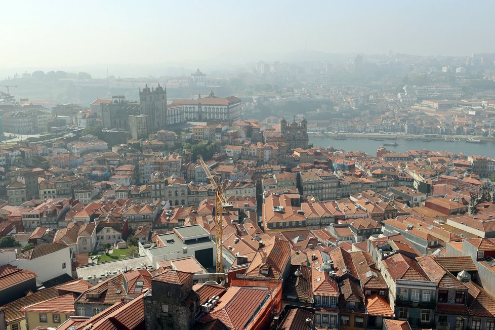 Porto, druhé největší město Portugalska láká historií, slavným knihkupectvím, ale také skvělým vínem...