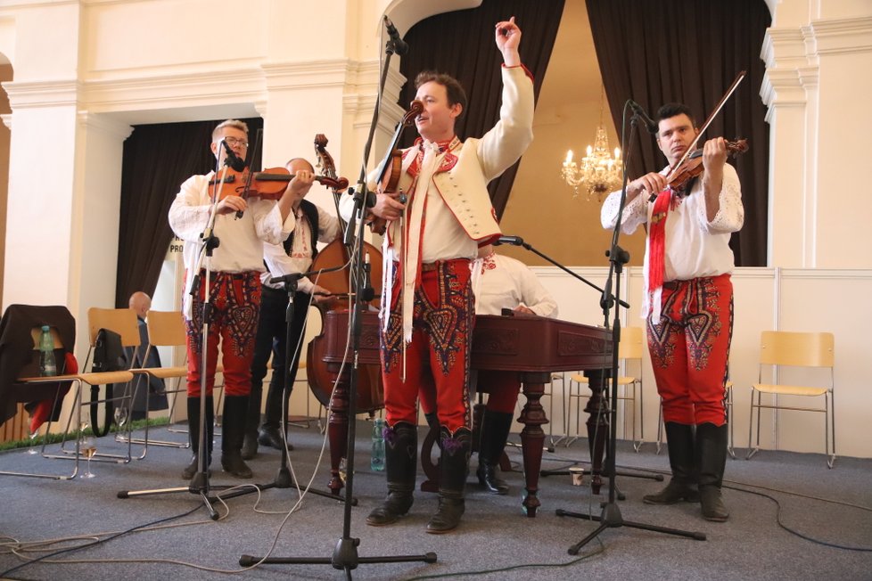 Akci doprovázela tradiční moravská muzika.