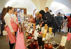 Dnů v růžovém, na kterých můžete ochutnat nejlepší česká perlivá a rosé vína, je hned několik napříč republikou.