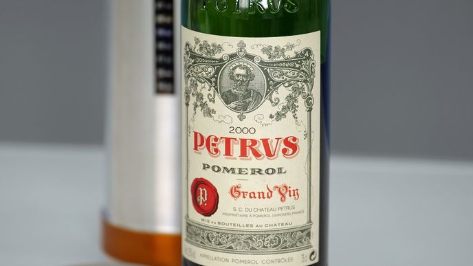 Víno z vinařství Château Pétrus, které strávilo 14 měsíců na ISS.