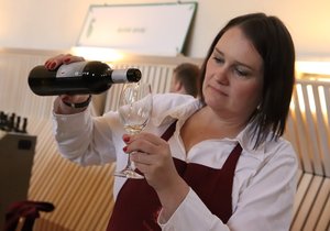 Březnové zahájení vinařské sezony na Moravě padlo. Lidé se tedy letos nesejdou k ochutnávání nových vín ani ve Valticích.