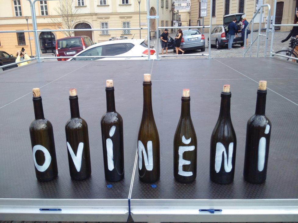 Na Vinohradech na náměstí Jiřího z Poděbrad se schyluje k tradičnímu Vinohradskému vinobraní. (ilustrační foto)