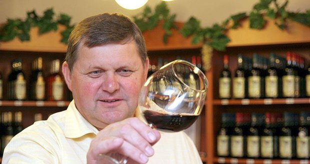 Josef Valihrach (62) z Krumvíře na Břeclavsku získal bronz na jedné z nejprestižnějších světových soutěží Chardonnay du Monde ve Francii.