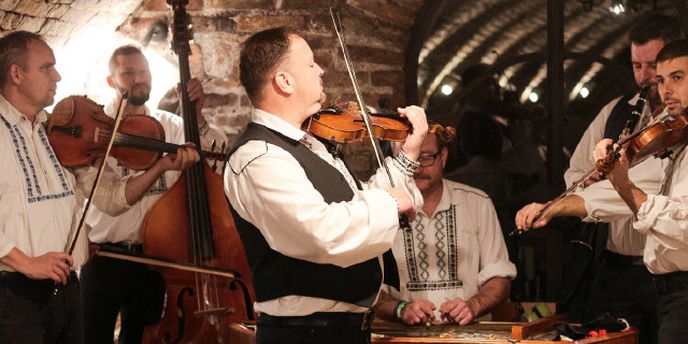Valtické podzemí – tradiční večery s cimbálkou Valtické podzemí – tradiční večery s cimbálkou