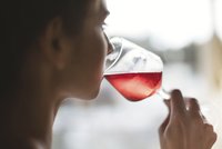 Falšovali stáčené víno: Inspekce ve vzorcích našla umělé aroma