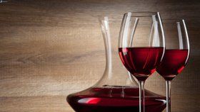 Proč pít červené víno? Zlepší vám pleť, udrží mládí a pomáhá při rakovině!