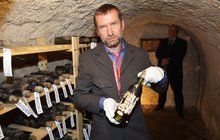 Bečovský »tekutý« poklad: 133 flašek vína má  hodnotu 30 milionů!