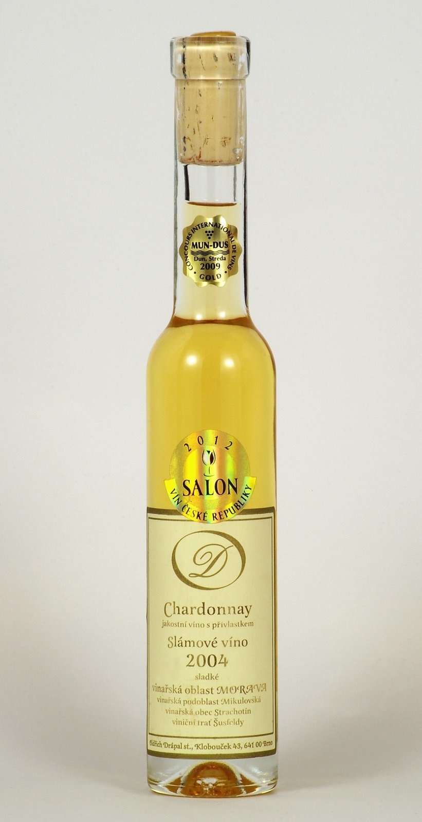 Slámové víno Chardonnay 2004, vinaře Oldřicha Drápala. Tohle víno bylo zároveň i nejstarším vínem letošního ročníku