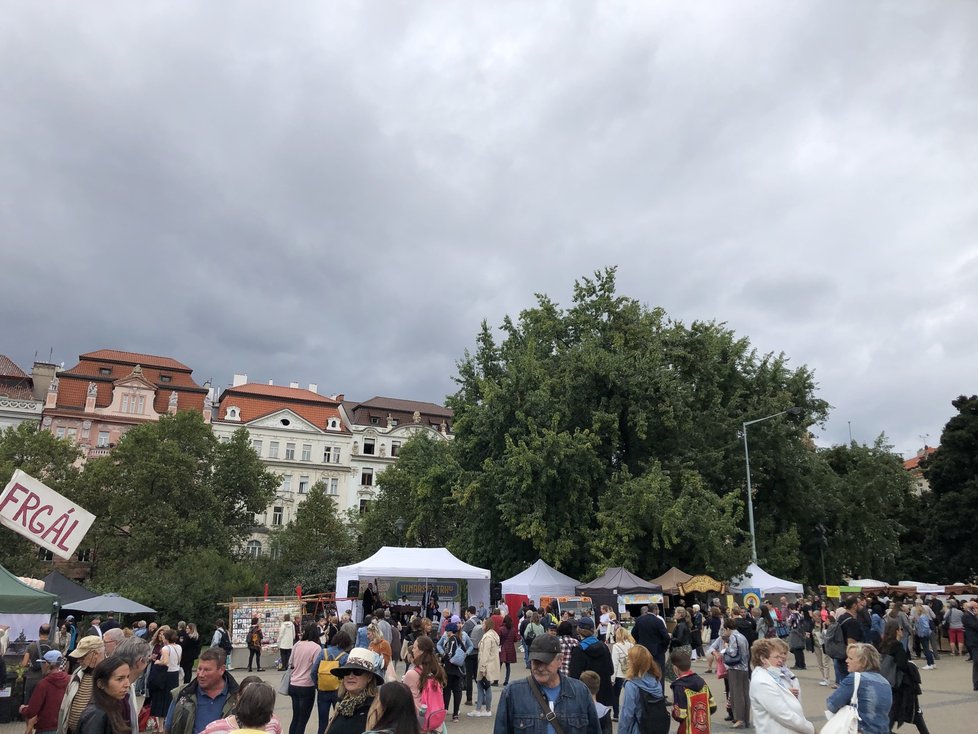 Náměstí Míru zaplnily stánky s vínem a dalšími dobrotami