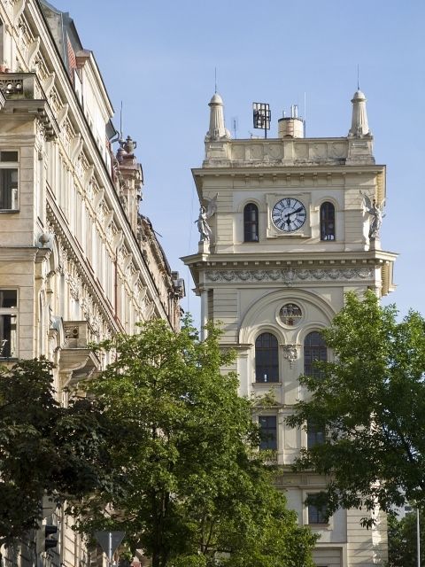 Řadu let strávil Otakar Vávra na Vinohradech. Na snímku Vinohradská vodárenská věž.