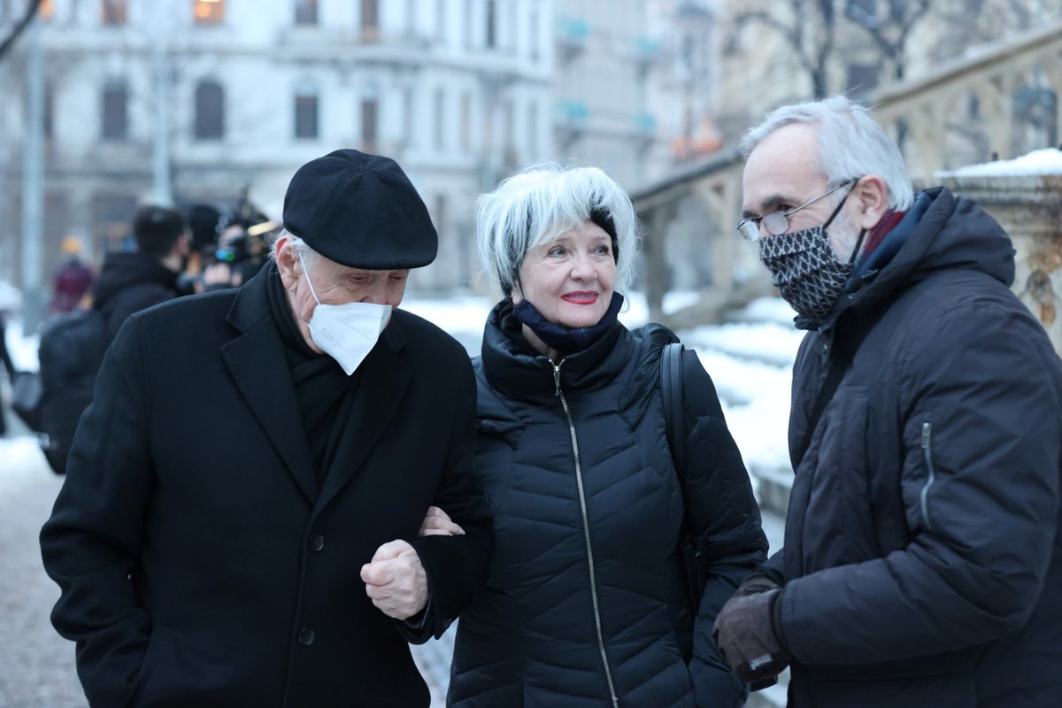 Zádušní mše za Hanu Maciuchovou: Petr Kostka a Carmen Mayerová