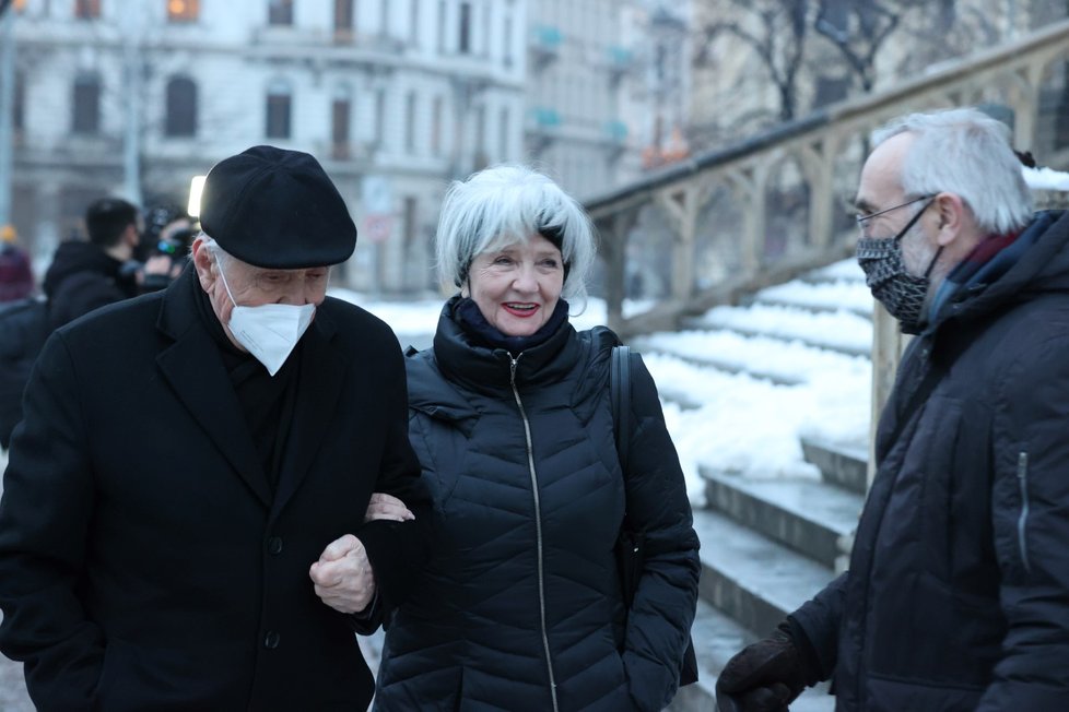 Zádušní mše za Hanu Maciuchovou: Petr Kostka a Carmen Mayerová