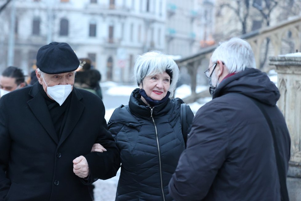 Zádušní mše za Hanu Maciuchovou: Petr Kostka a Carmen Mayerová