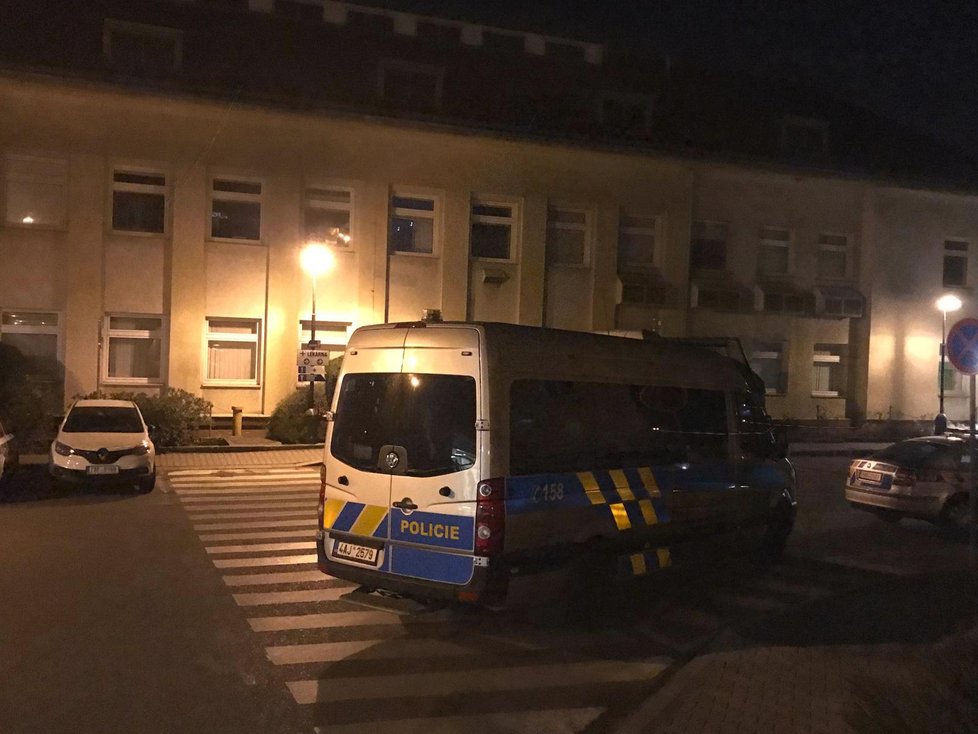 Pacient ve vinohradské nemocnici postřelil další dva pacienty