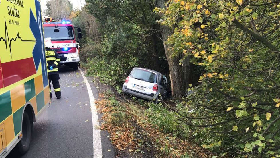 Ve Vinořské ulici v Praze došlo k vážné dopravní nehodě.