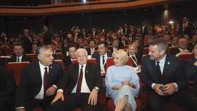 Rumunská premiérka Viorica Dancilaová s maďarským premiérem Orbánem, černohorským premiérem Markovičem a slovenským premiérem Pellegrinim