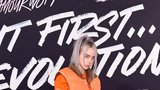 Zpěvačka Billie Eilish (19) má novou lásku: Fanoušci jsou pobouření z jeho věku!