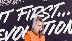 Billie Eilish na sebe strhává pozornost i díky nevídanému stylu oblékání.