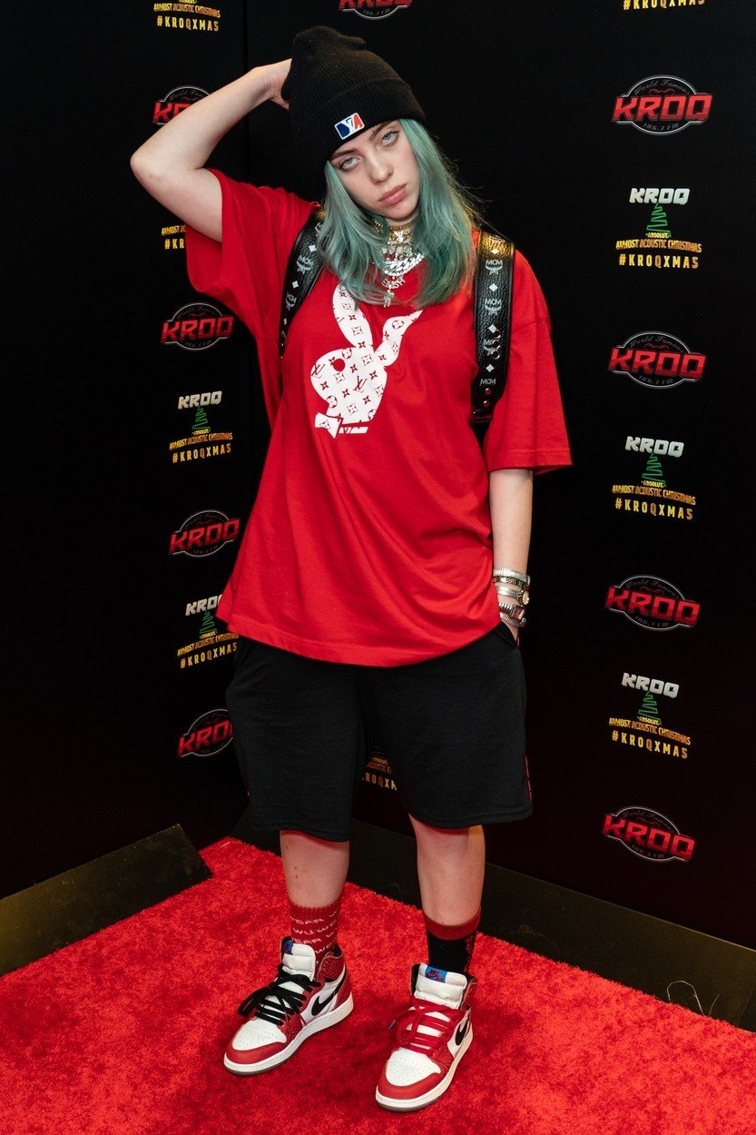 Billie Eilish na sebe strhává pozornost i díky nevídanému stylu oblékání.