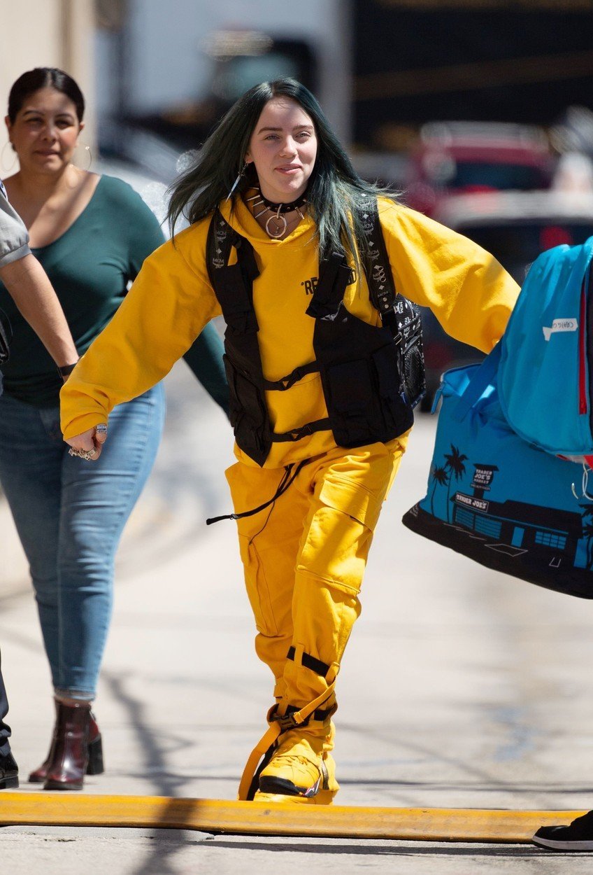 Billie Eilish na sebe strhává pozornost i díky nevídanému stylu oblékání.