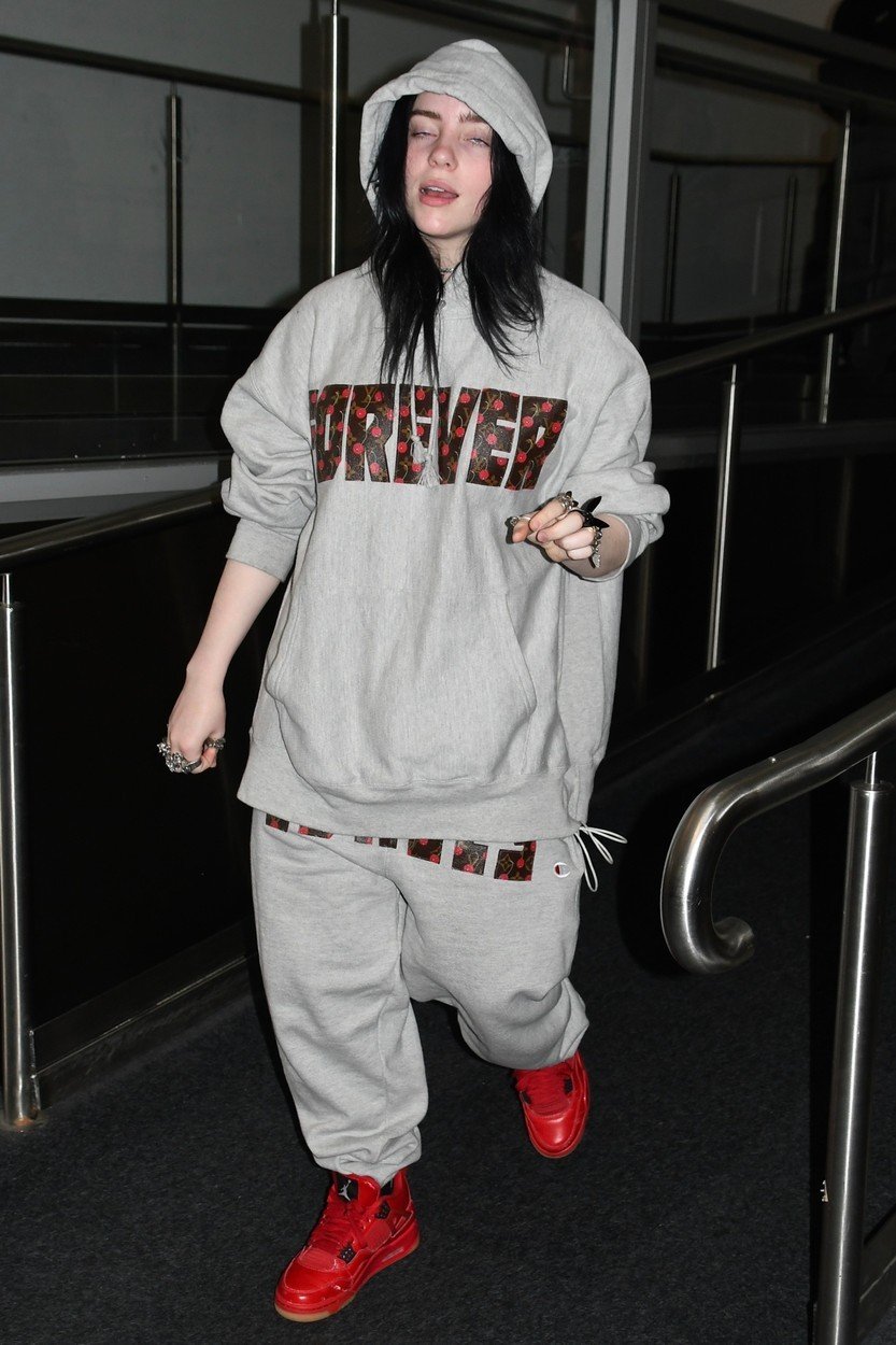 Billie Eilish na sebe strhává pozornost i díky nevídanému stylu oblékání.