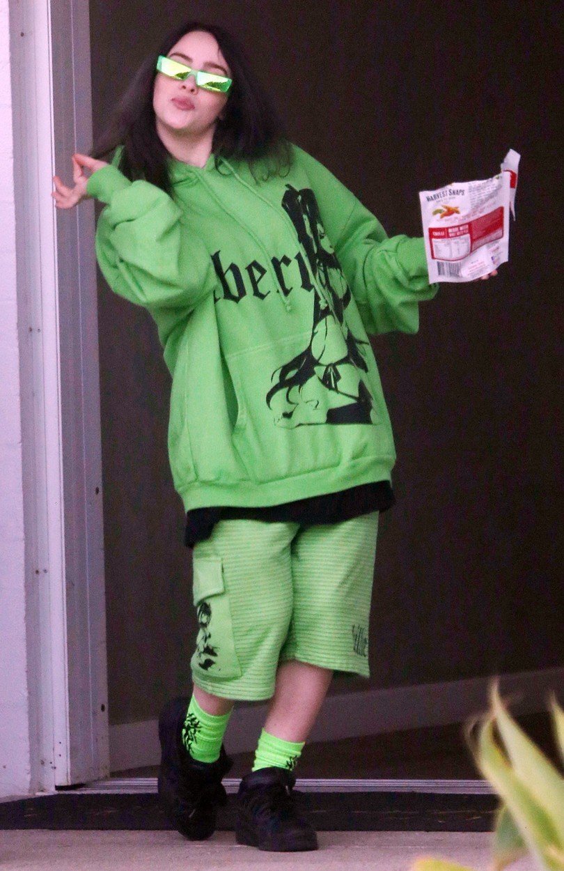 Billie Eilish na sebe strhává pozornost i díky nevídanému stylu oblékání.