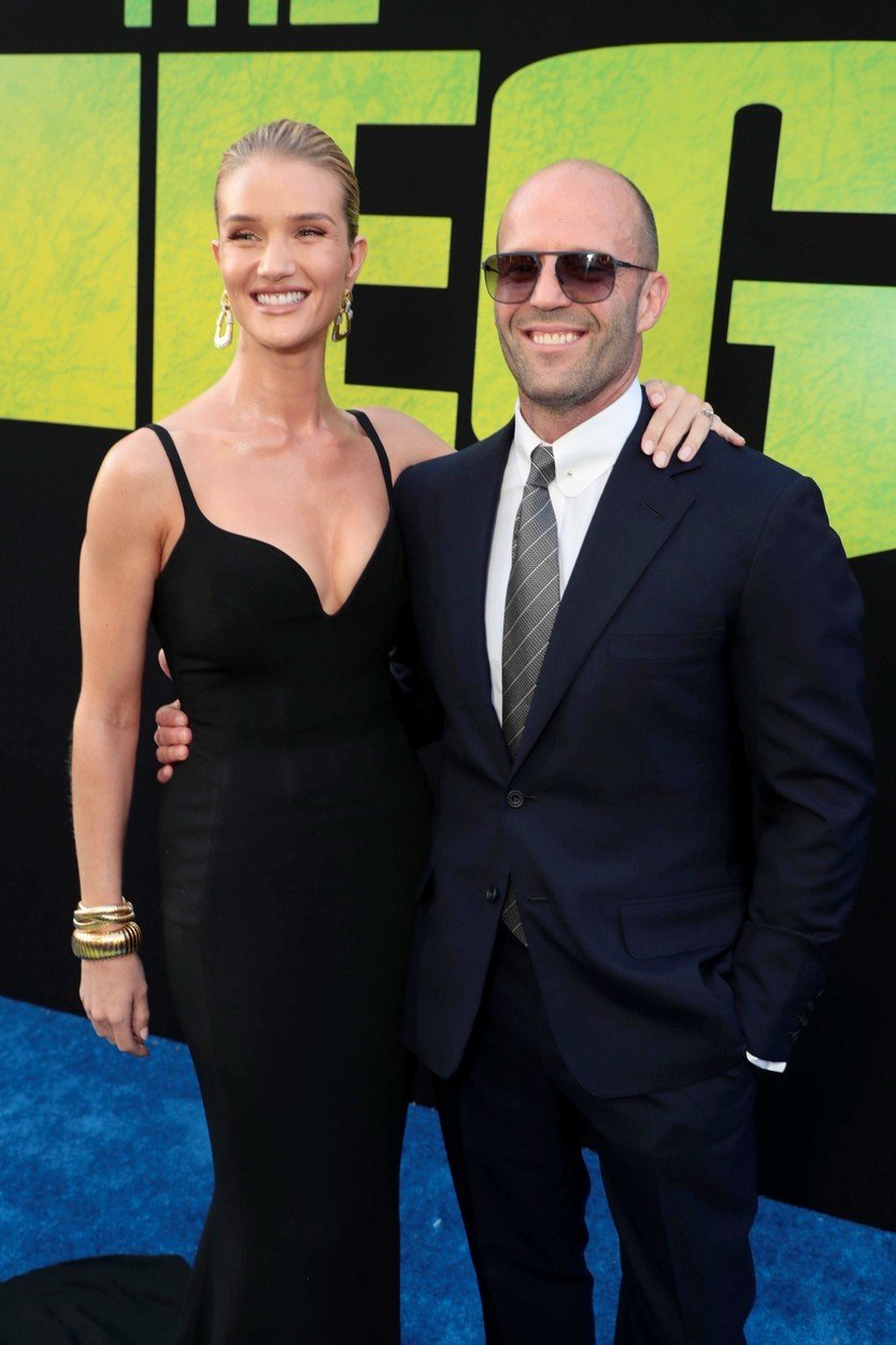 Jason Statham a Rosie Huntington-Whiteley spolu chodili šest let, než oznámili zasnoubení. Dodnes se ale nevzali.