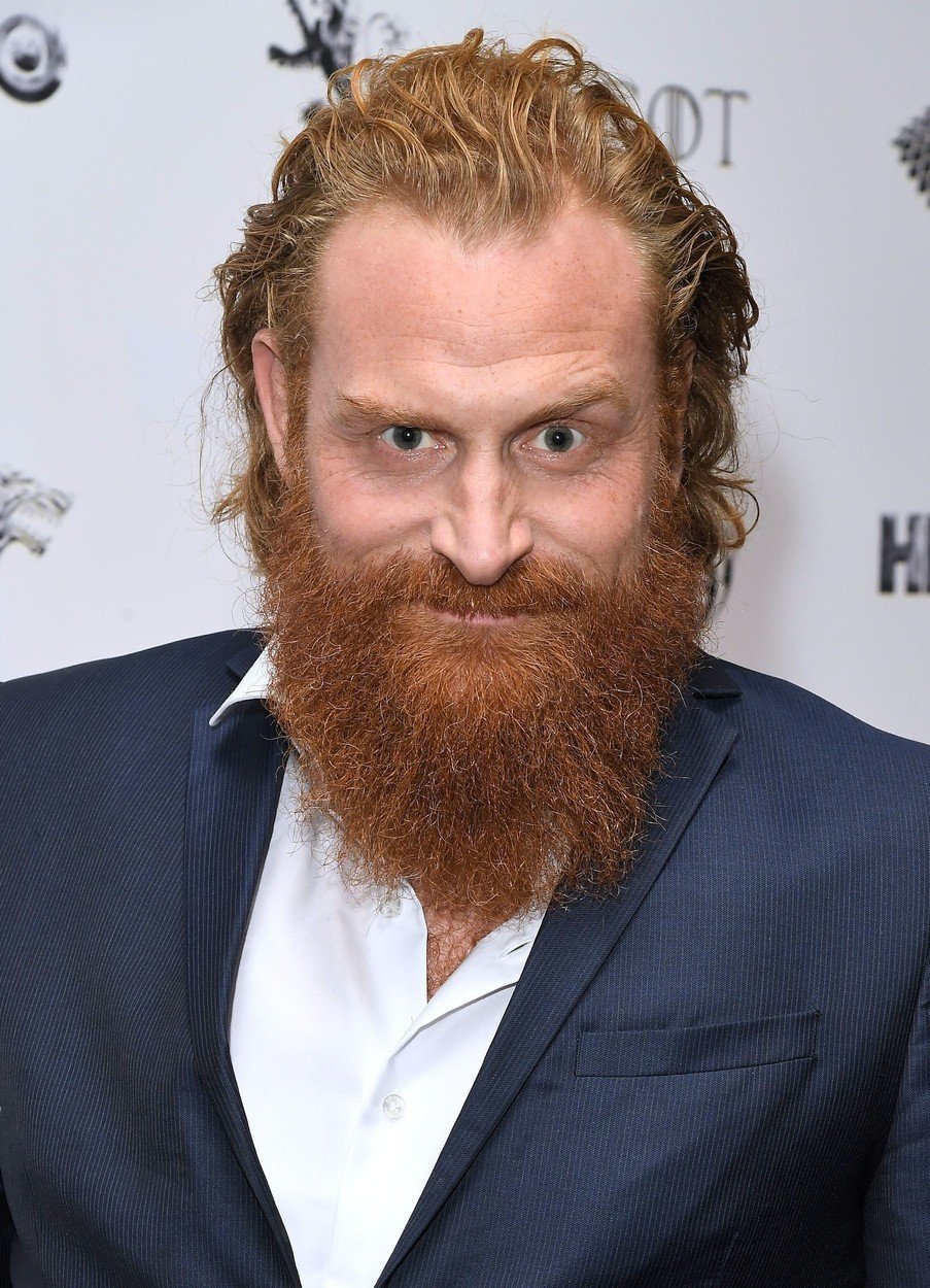 I Kristofer Hivju ze seriálu Hra o trůny byl pozitivně testován.