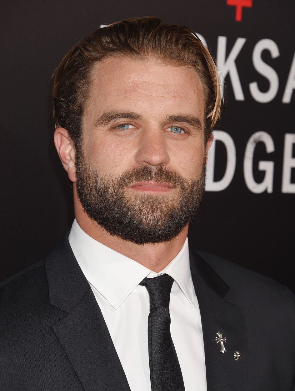 ... a jeho syn Milo Gibson