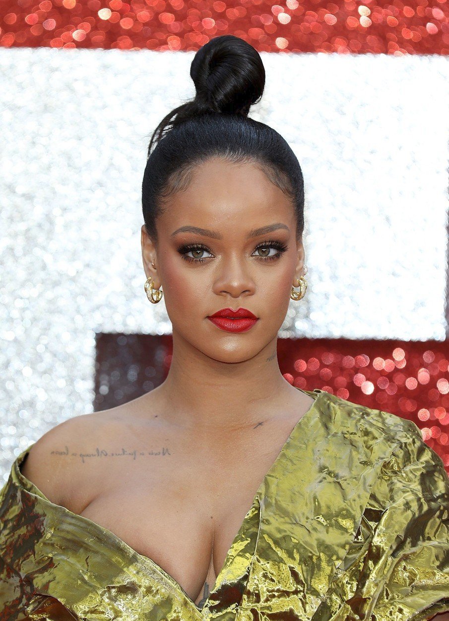 Rihanna (31)