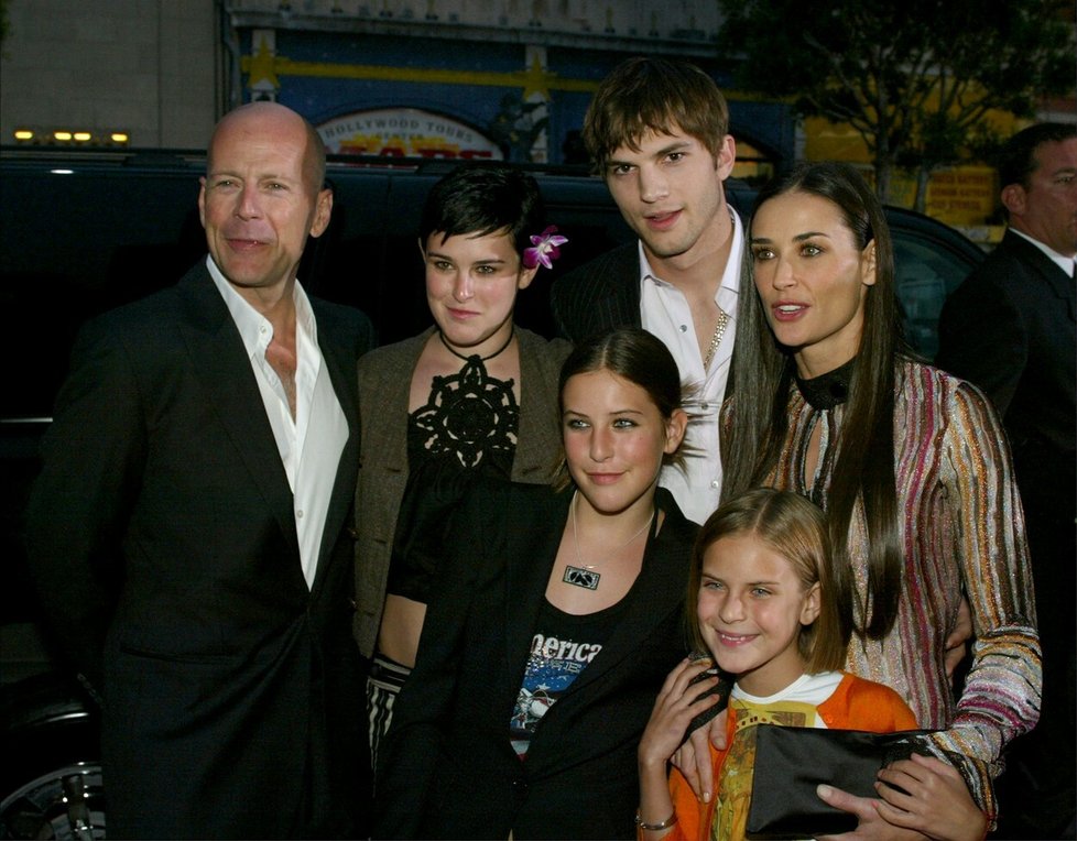 2003: Demi s bývalými muži a svými dětmi.