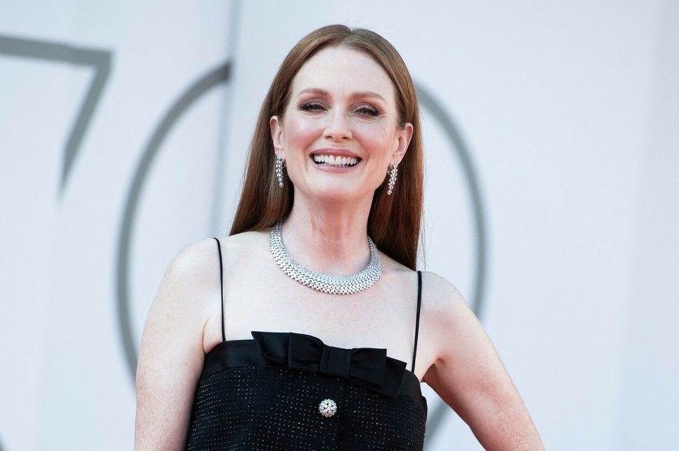 Julianne Moore (62)