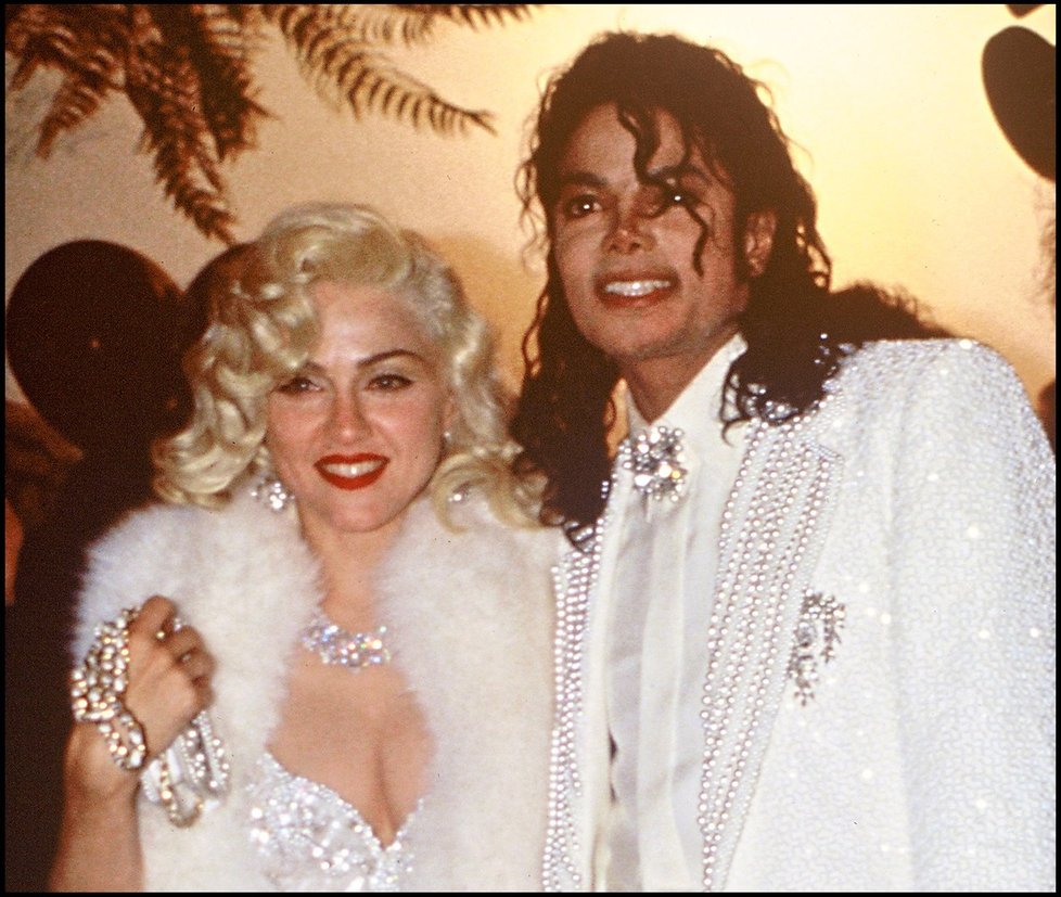 Madonna a Michael Jackson. Společně se objevili na udílení Oscarů roku 1991. O jejich vztahu se nějakou dobu spekulovalo. Ve skutečnosti ale byli jen přátelé.