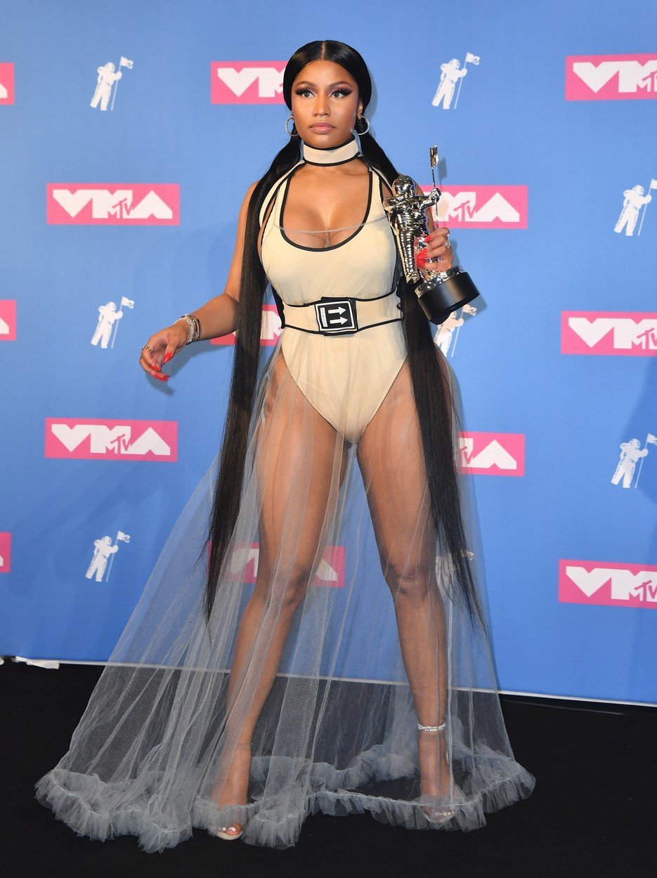 Nicki Minaj se odhalila s průsvitnou sukní.