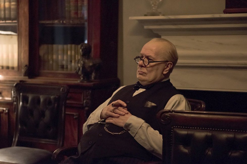 Gary Oldman jako Winston Churchill (Nejtemnější hodina)
