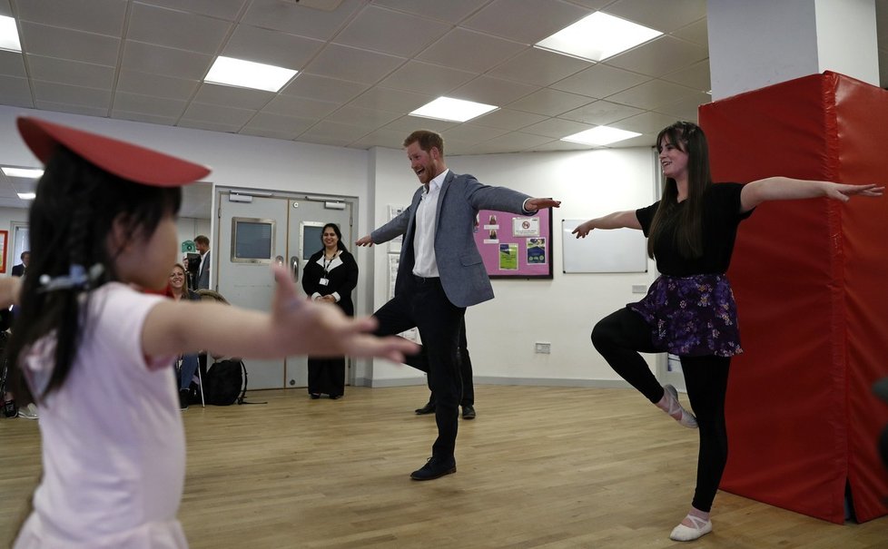 Harry by mohl i učit malé děti nejrůznější činnosti, třeba balet.
